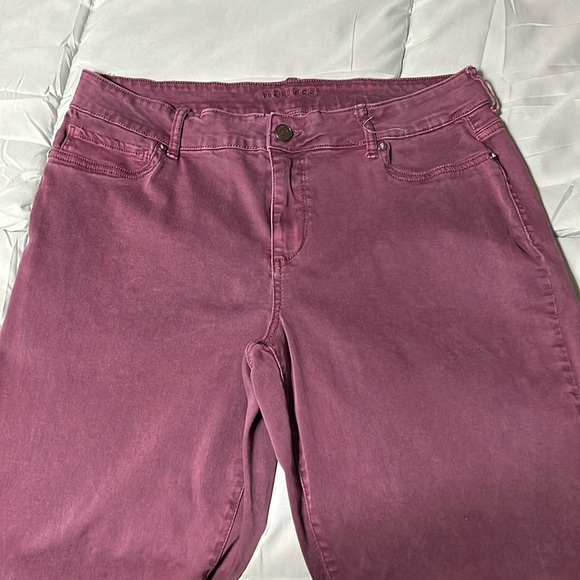 Maurices mid-rise maroon/pink ombré jeggings. Size XL. - Picture 2 of 5